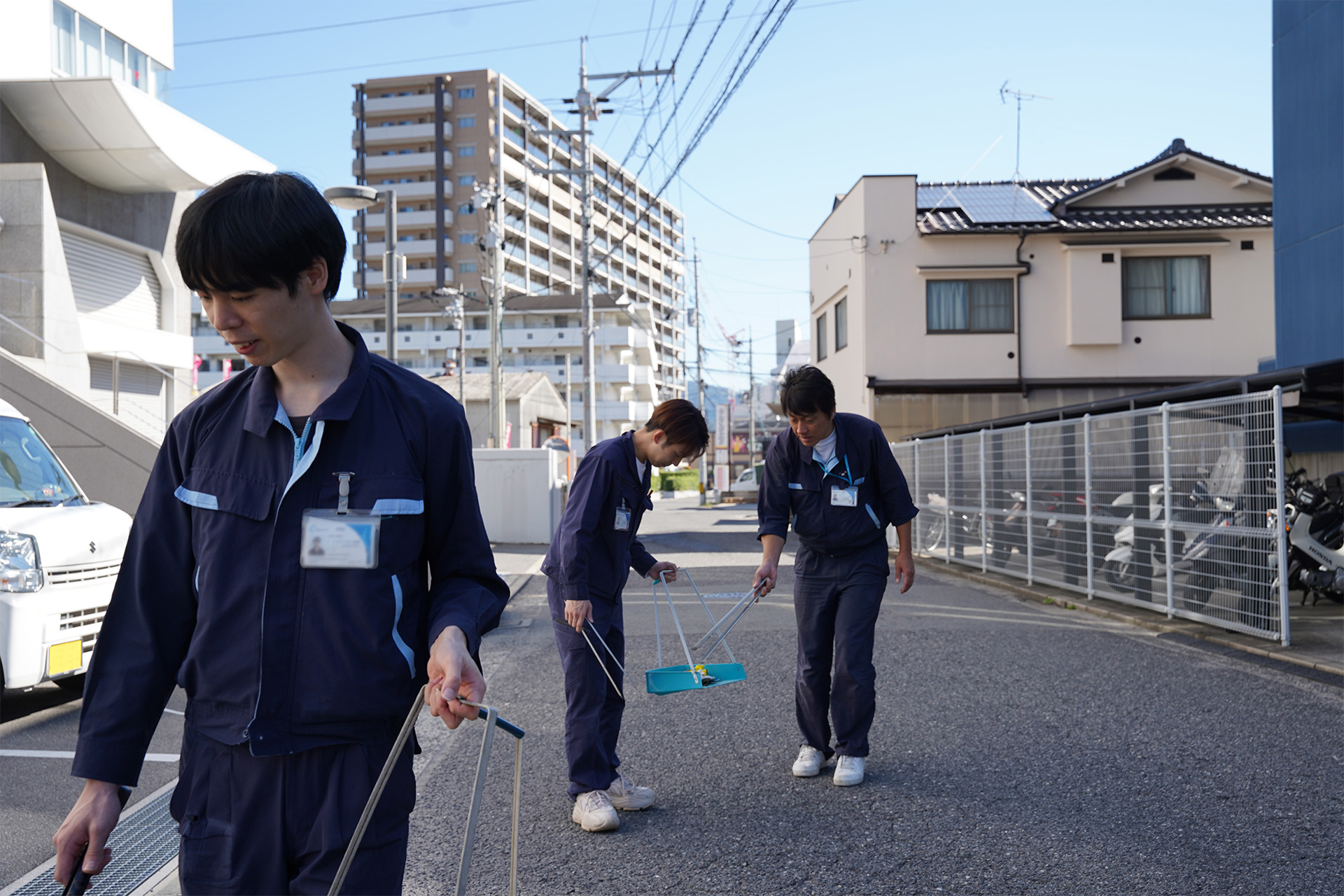 会社周辺の清掃活動 1