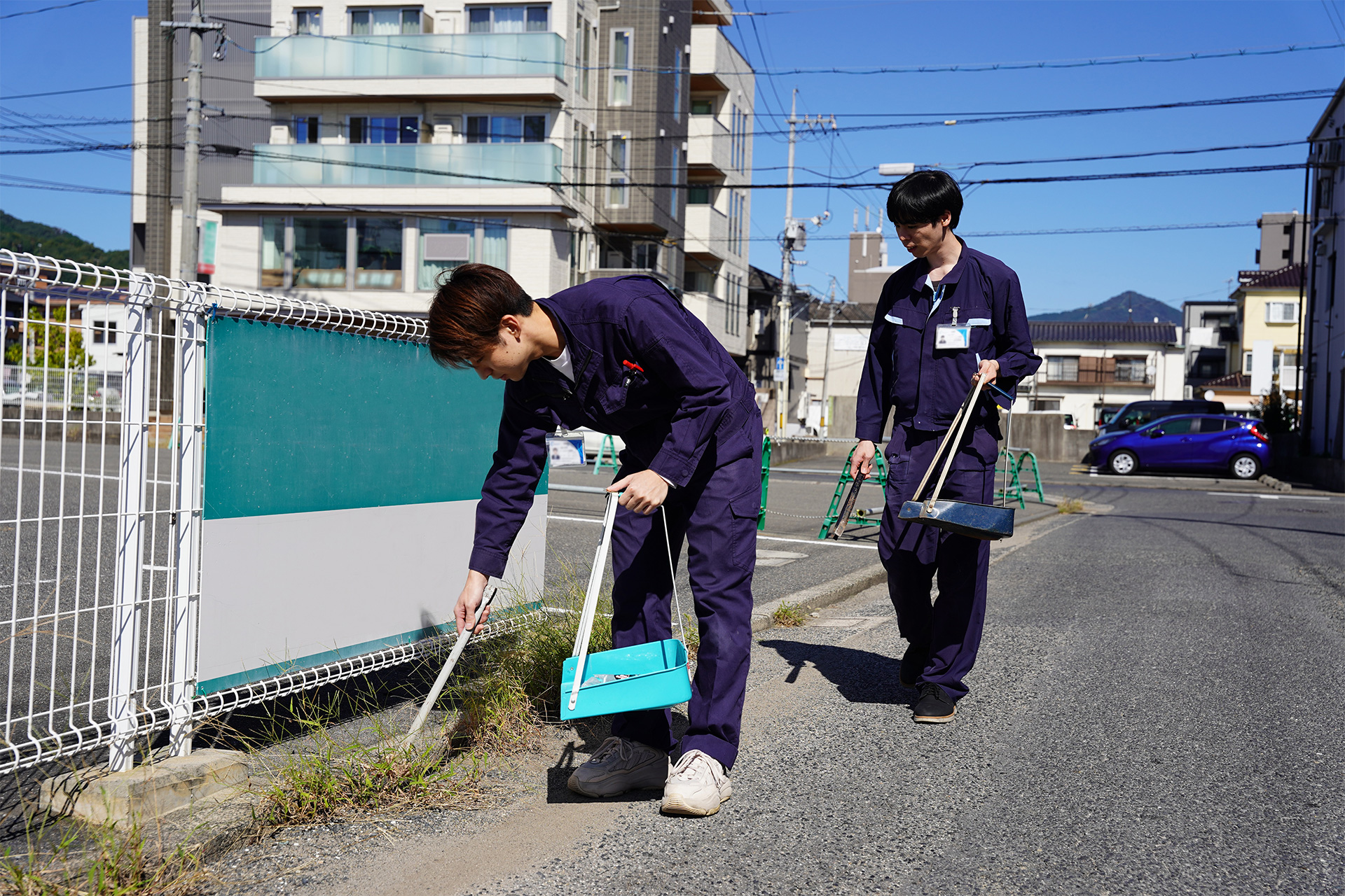 会社周辺の清掃活動 2